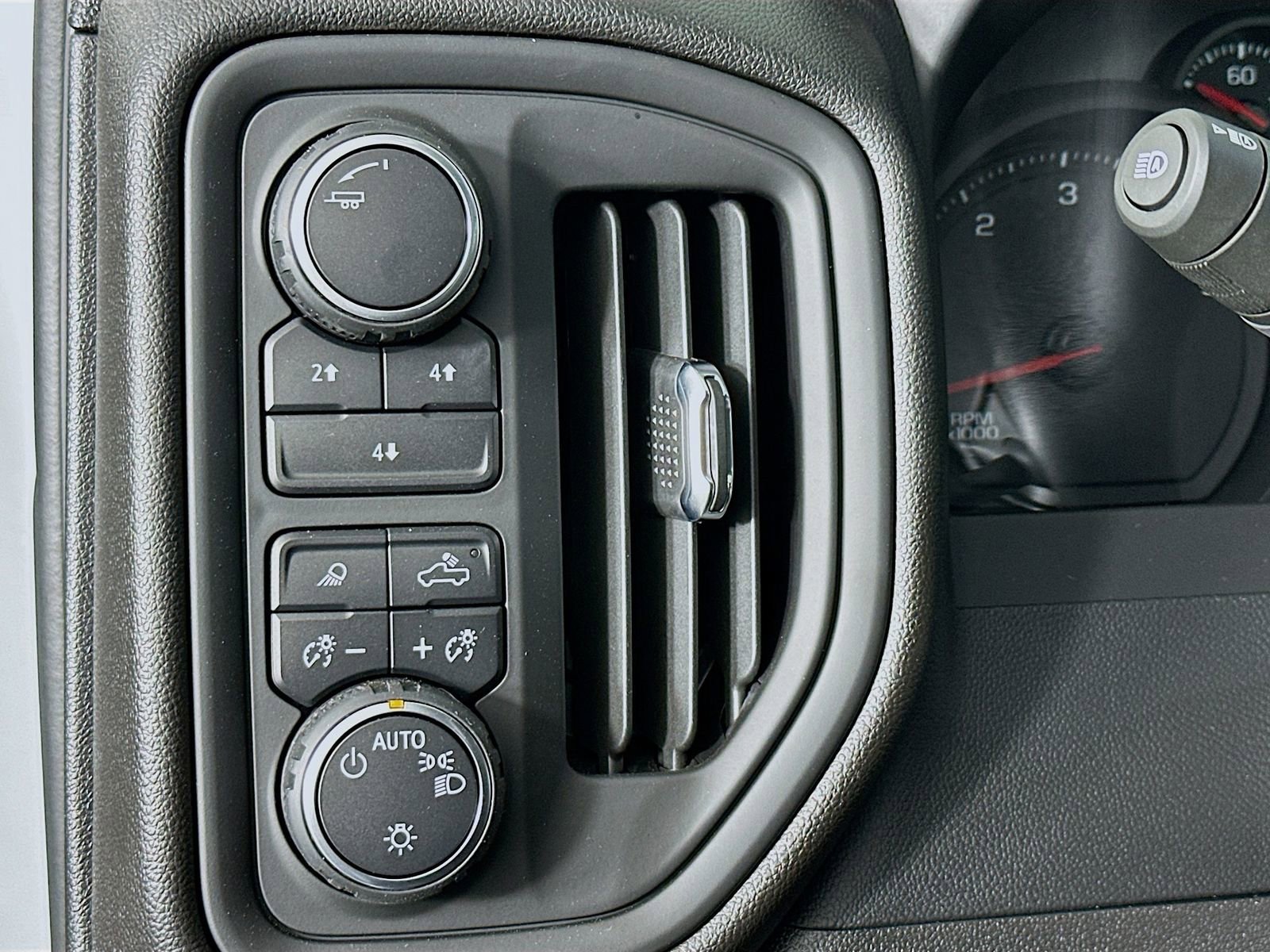 2025 Chevrolet Silverado 2500 HD Custom - Photo 10