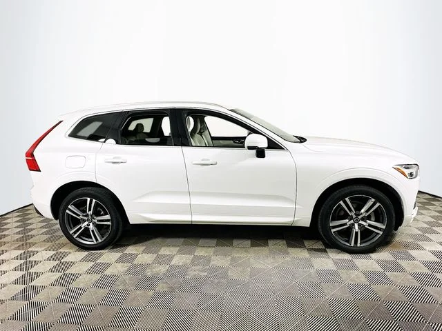 Certified Used 2020 White Volvo T5 Momentum image 2