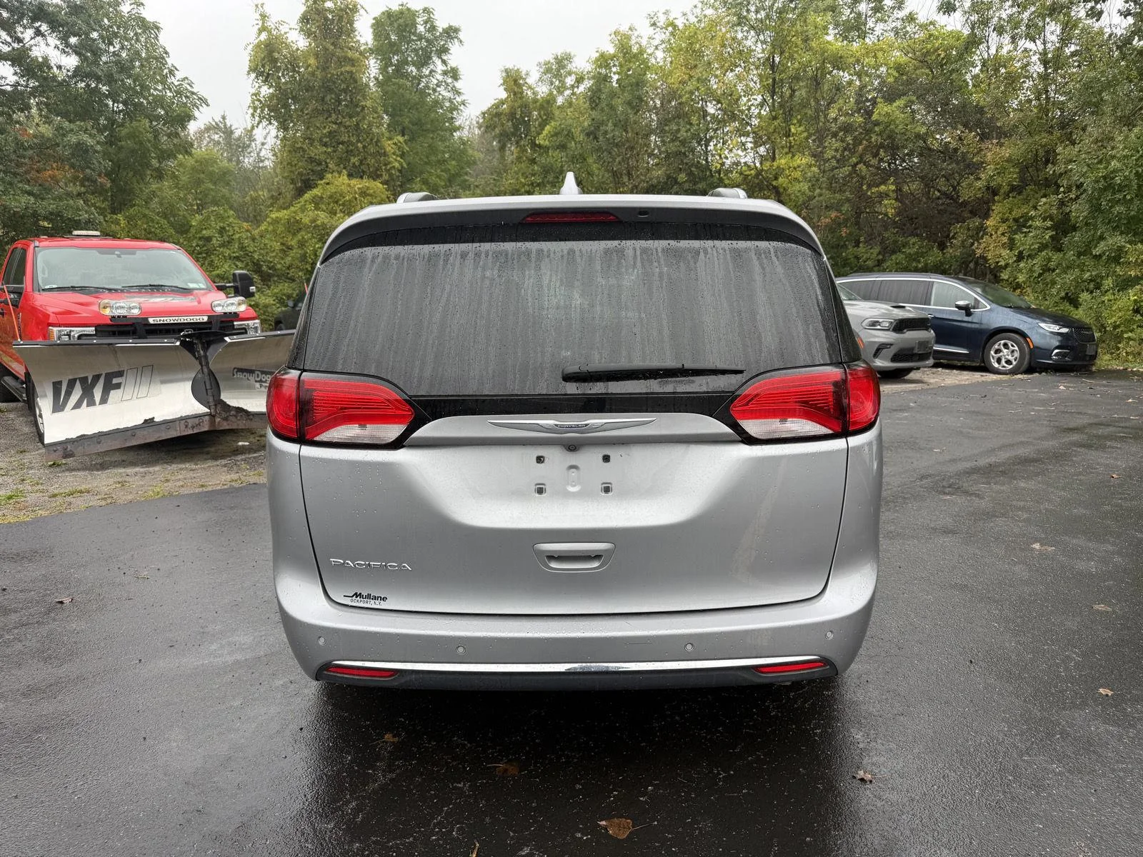Used 2018 Billet Silver Metallic Clearcoat Chrysler Touring L image 12