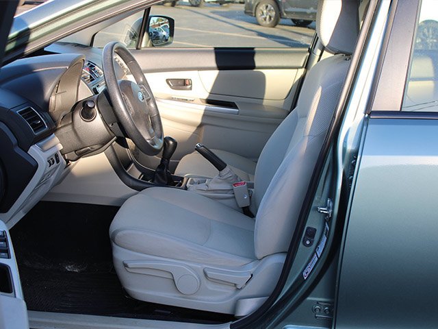 Used 2015 Green Metallic Subaru 2.0i image 12