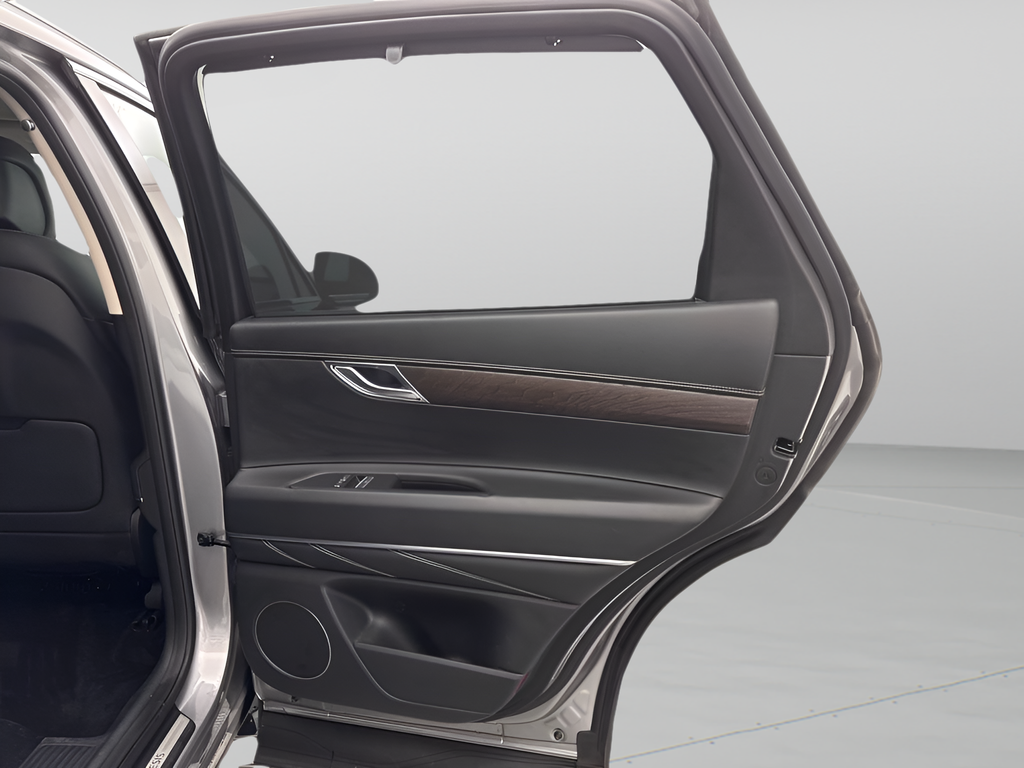 Used 2024 Silver Genesis 2.5T image 18