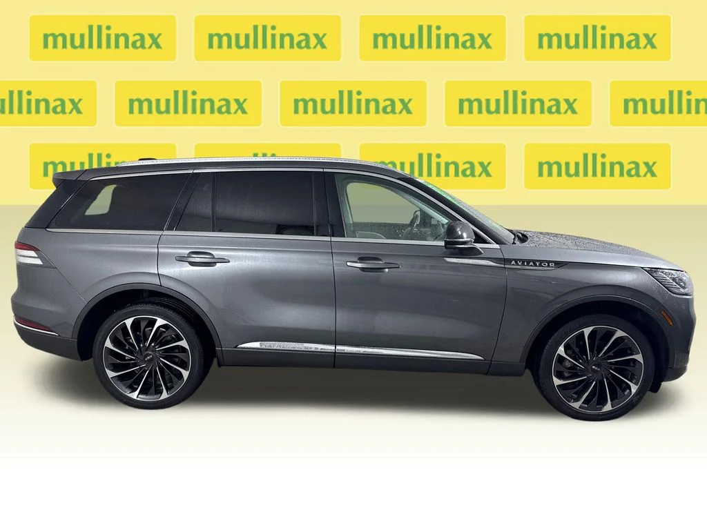 Used 2025 Gray Lincoln Reserve image 2