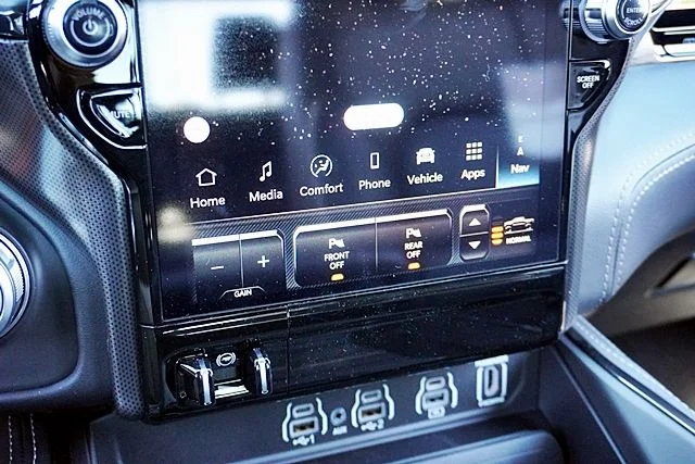 New 2026 Diamond Black Crystal Pearl-Coat Exterior Paint RAM Limited image 39