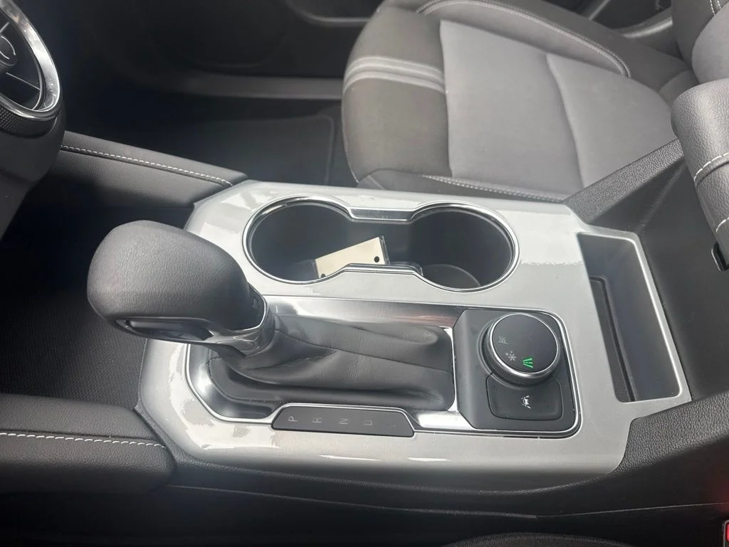 Used 2025 White Chevrolet LT image 36