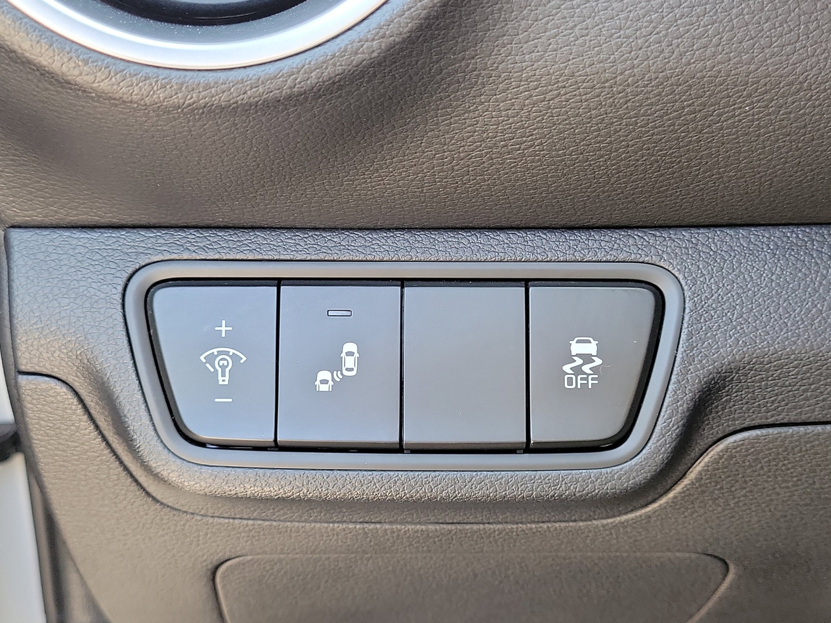Used 2023 Snow White Pearl Kia GT-Line image 25