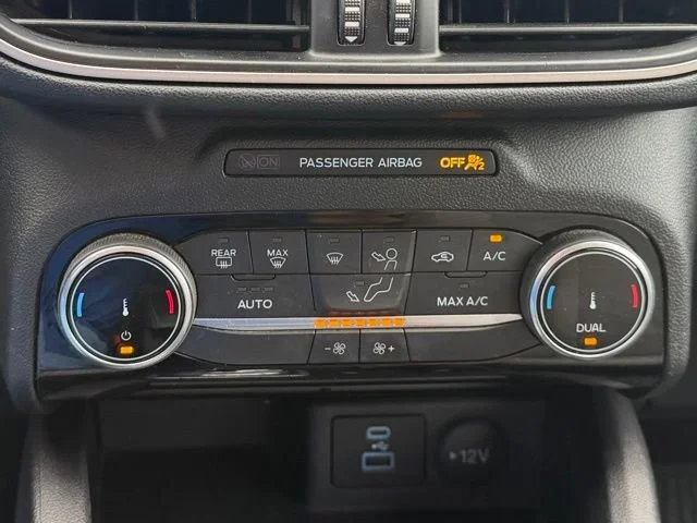 Used 2022 Silver Ford SE image 21