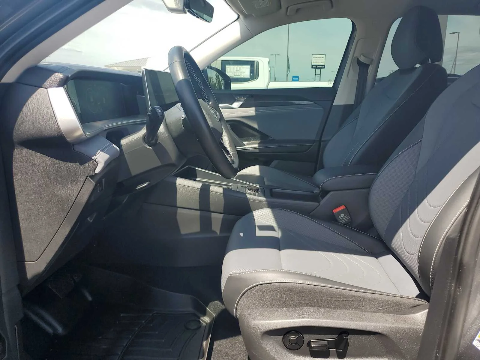 Used 2025 Gray Volkswagen SE image 14