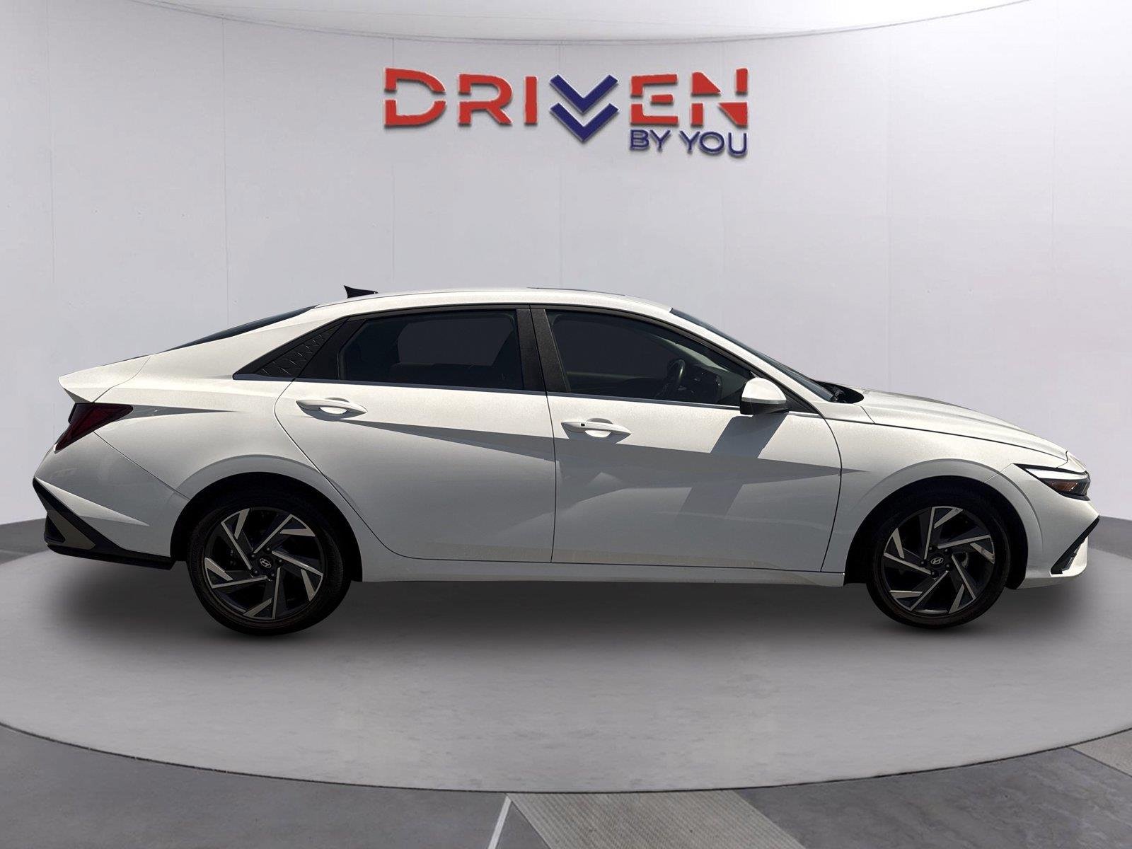 Used 2025 Serenity White Hyundai SEL Convenience image 3