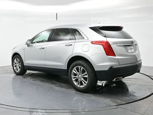 Used 2017 RADIANT SILVER METALLIC Cadillac Luxury FWD image 5