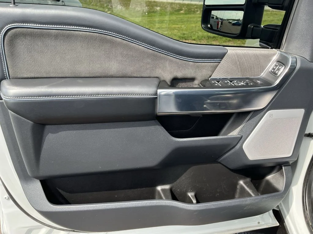 Used 2025 White Ford Platinum image 13