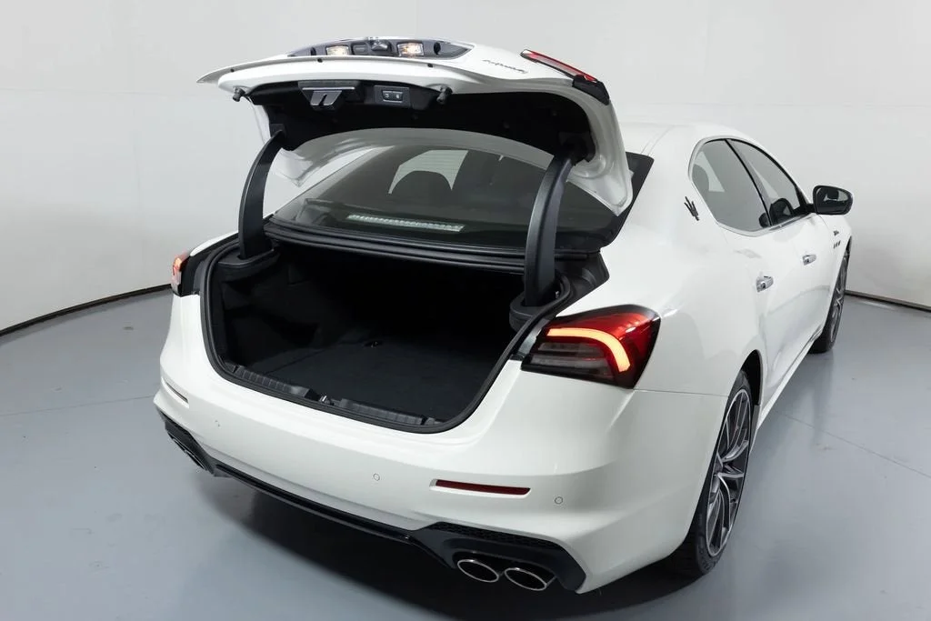 Used 2023 White Maserati Modena image 10