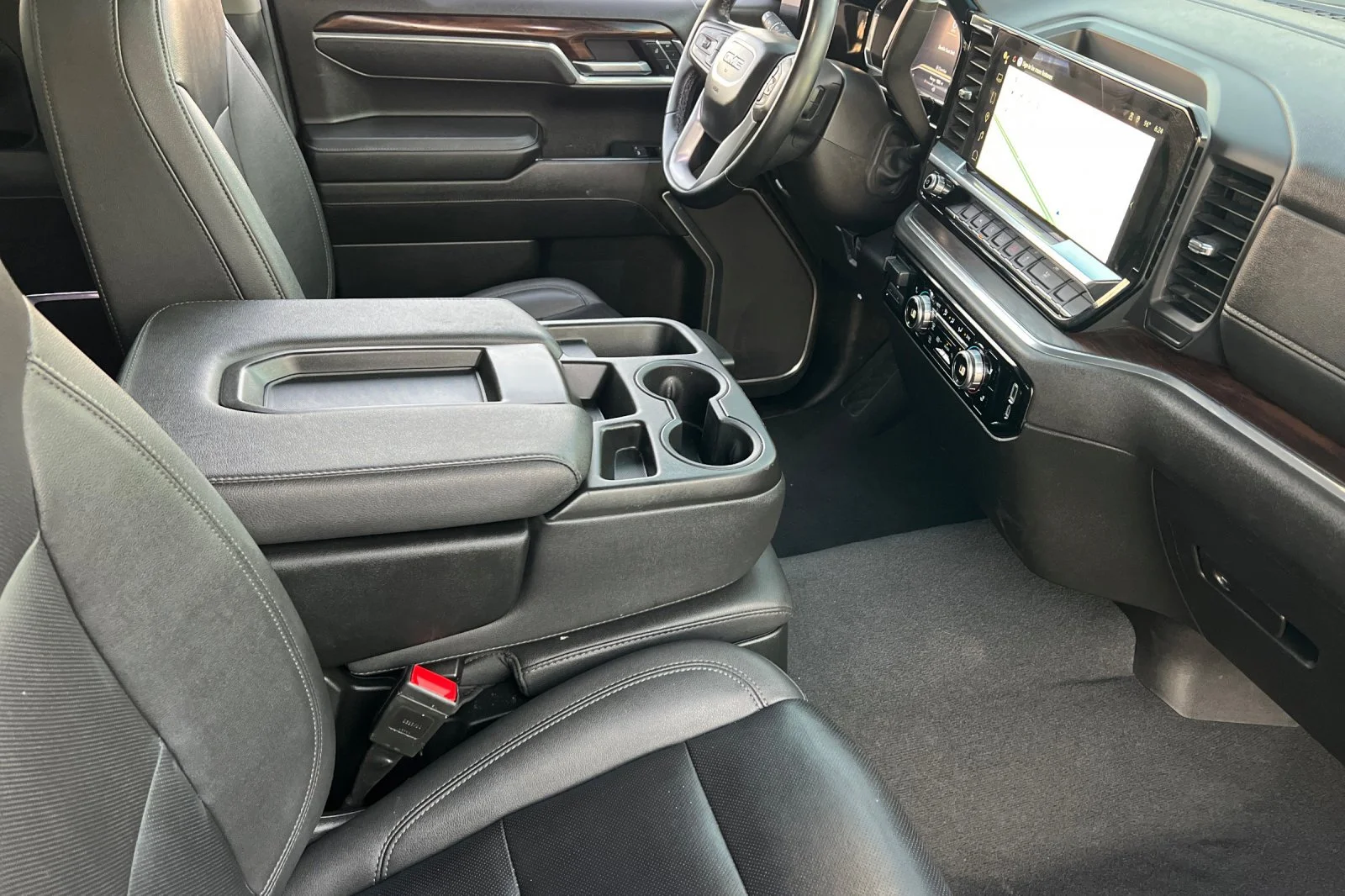 Used 2025 White GMC SLT image 15