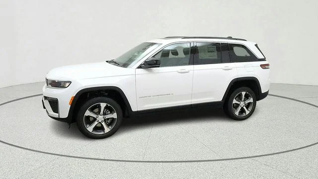 New 2026 Bright White Clear-Coat Exterior Paint Jeep Limited image 4