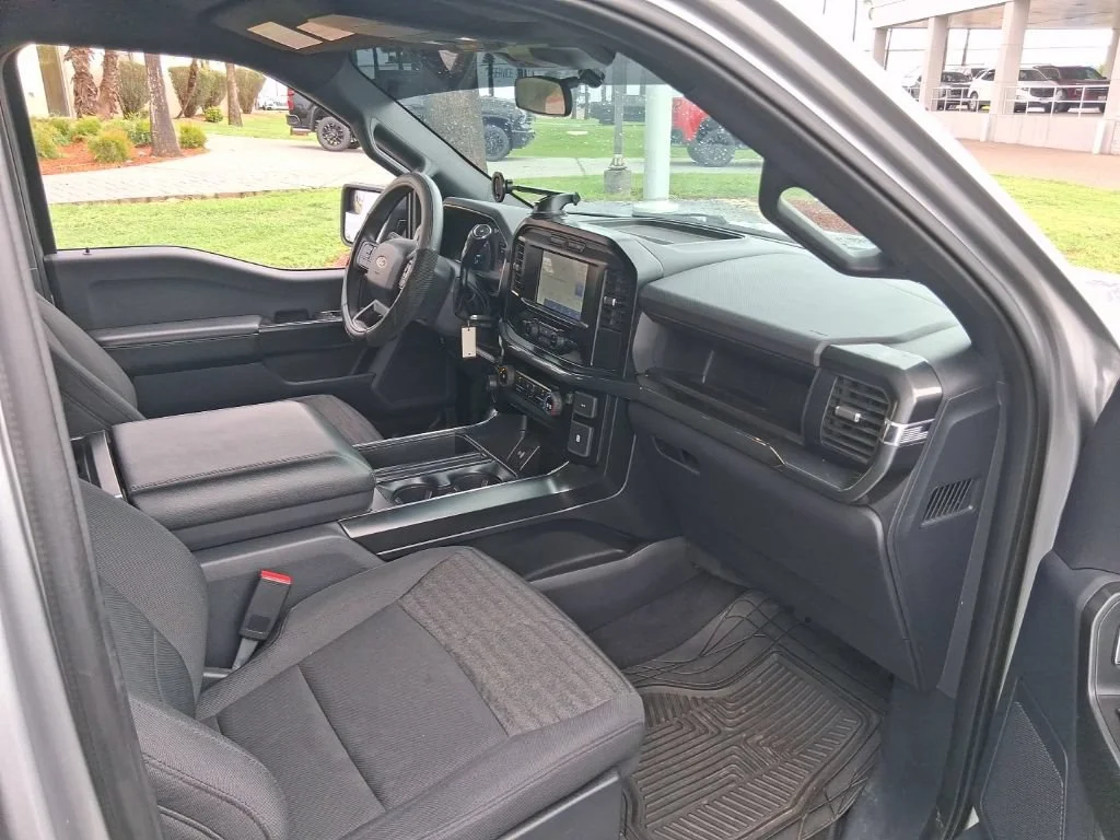 Used 2023  Ford XL image 11