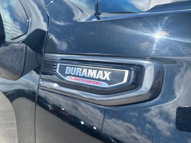 Used 2023  GMC AT4 image 4