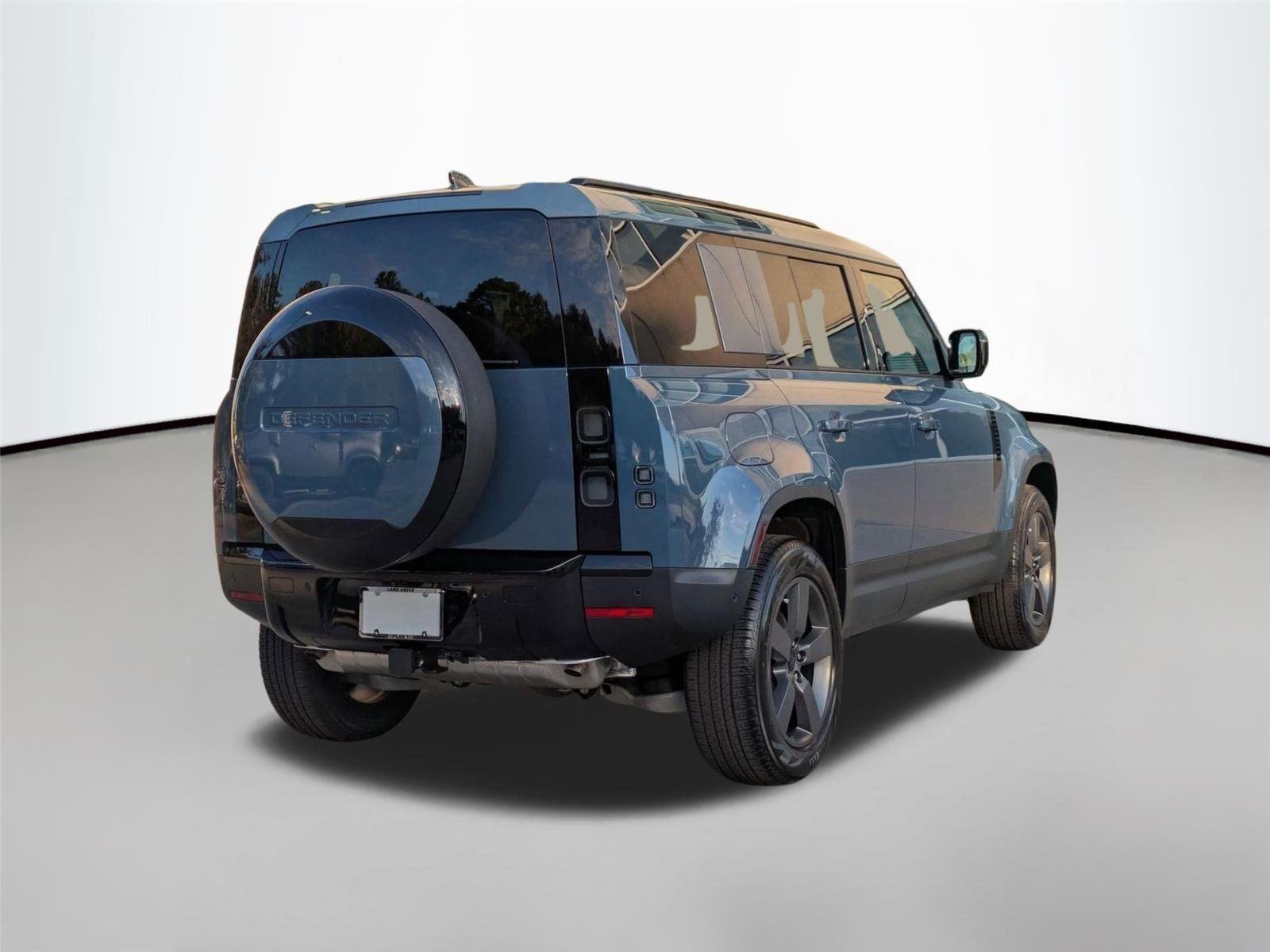 Used 2026 Tasman Blue Metallic Land Rover S image 5