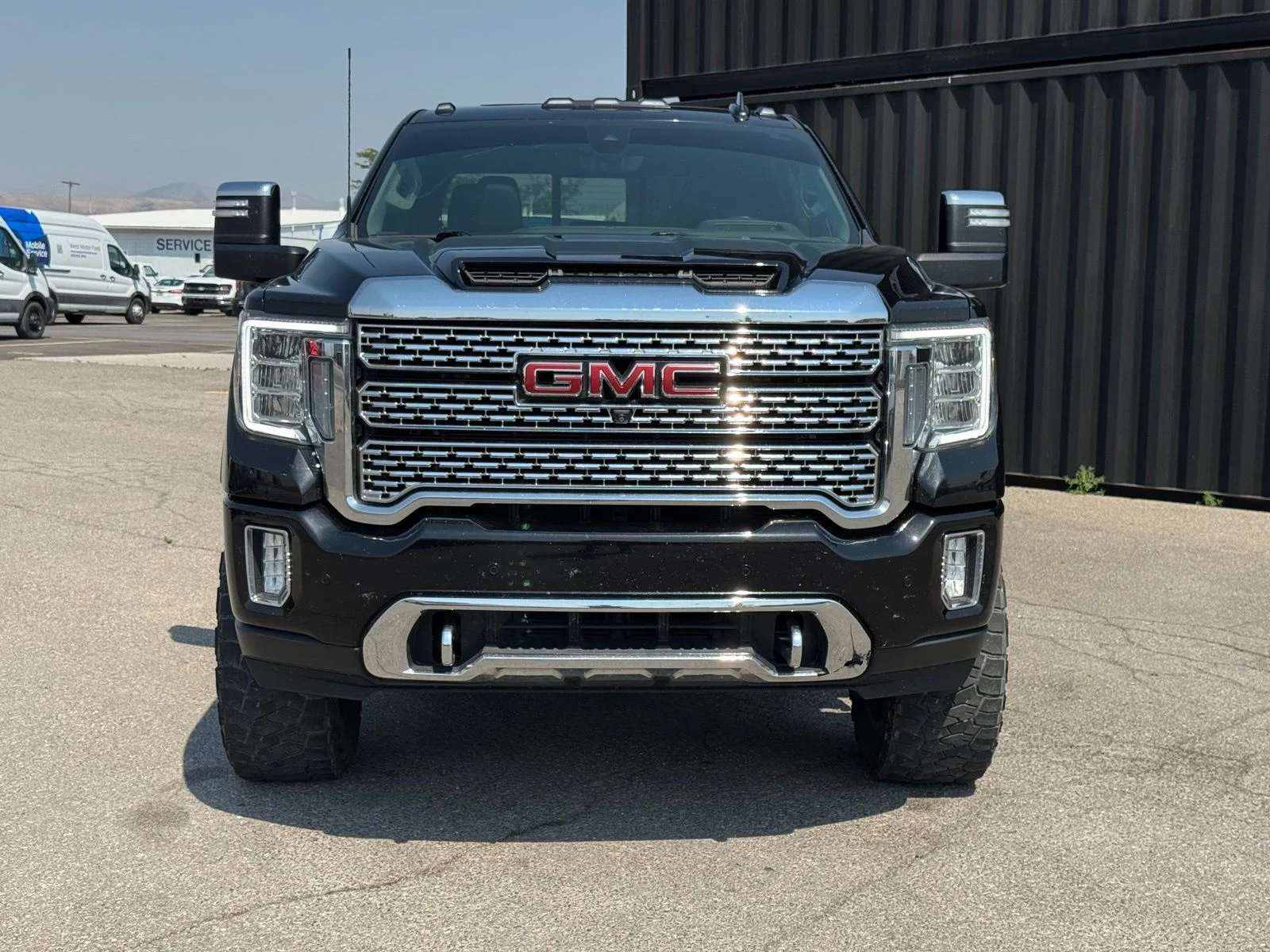 Used 2021  GMC Denali image 2