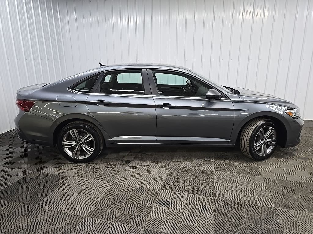 Used 2023 Gray Volkswagen 1.5T SE image 2