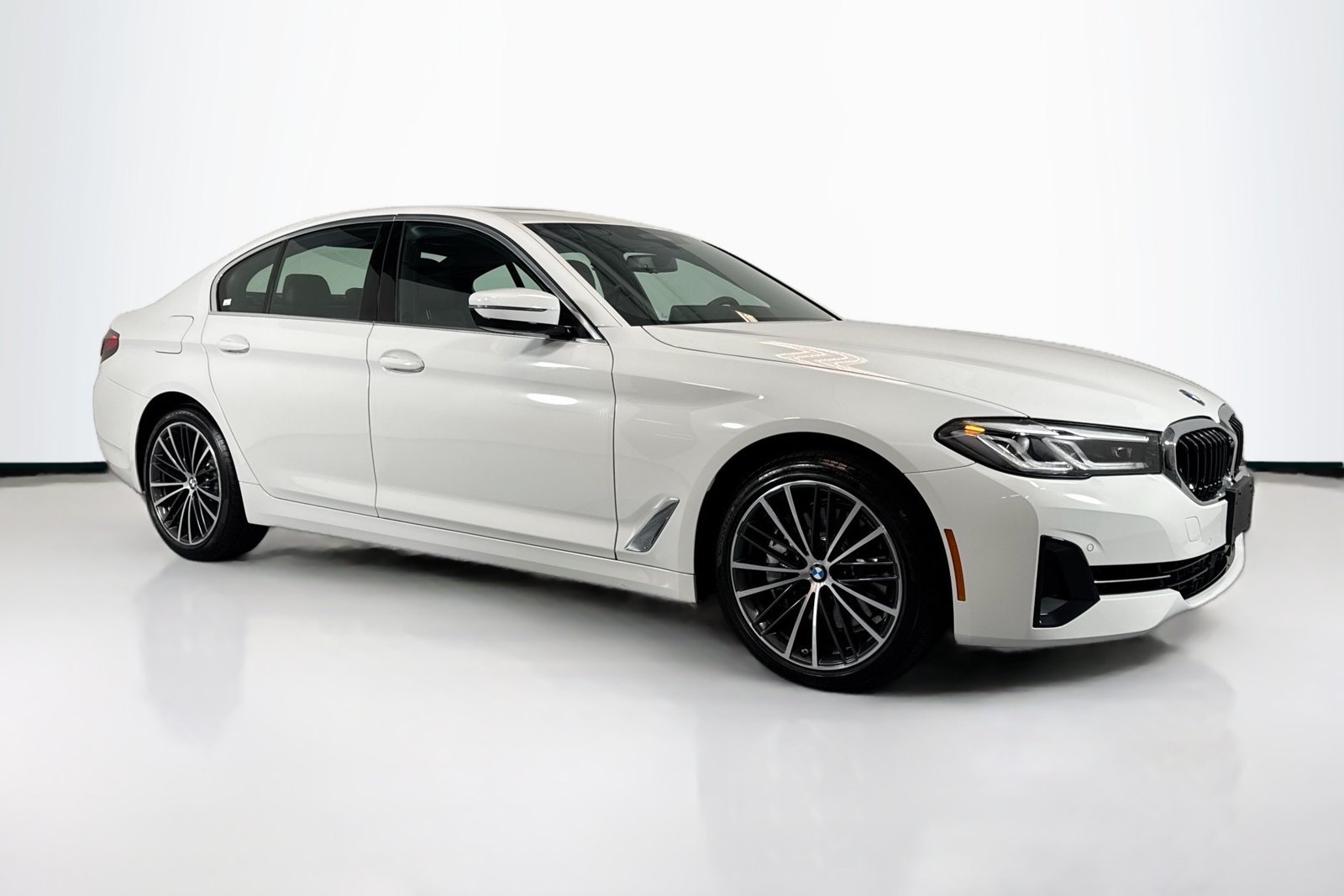 Used 2023 Alpine White BMW 540i image 3