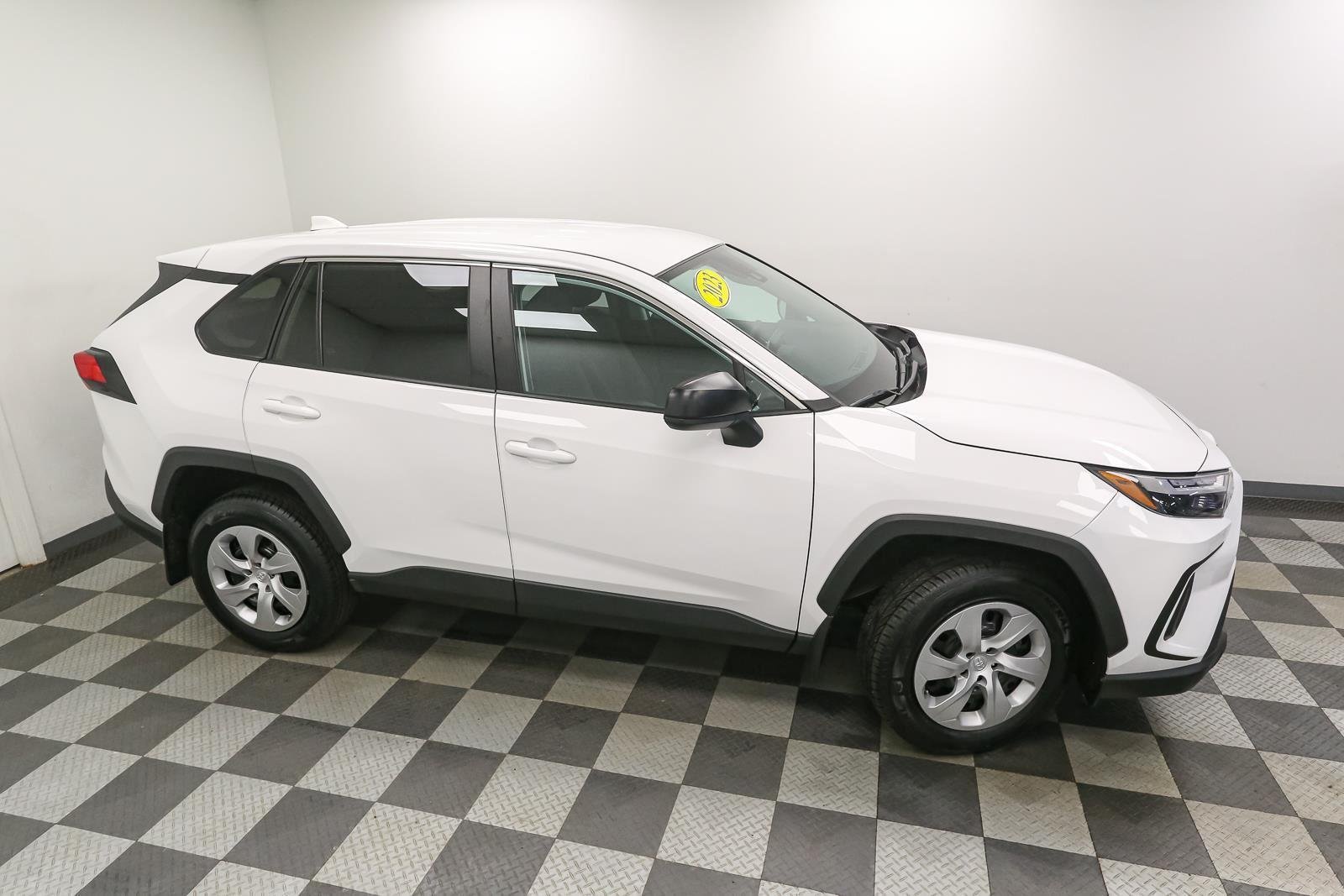 Used 2023 Ice Cap Toyota LE image 5