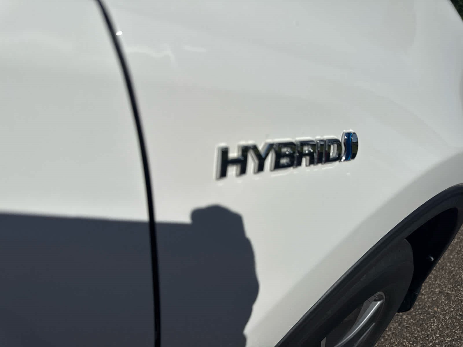 Used 2018 Super White Toyota Hybrid XLE image 9
