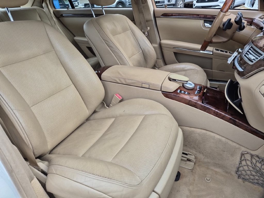 Used 2011 White Mercedes-Benz S 550 image 26