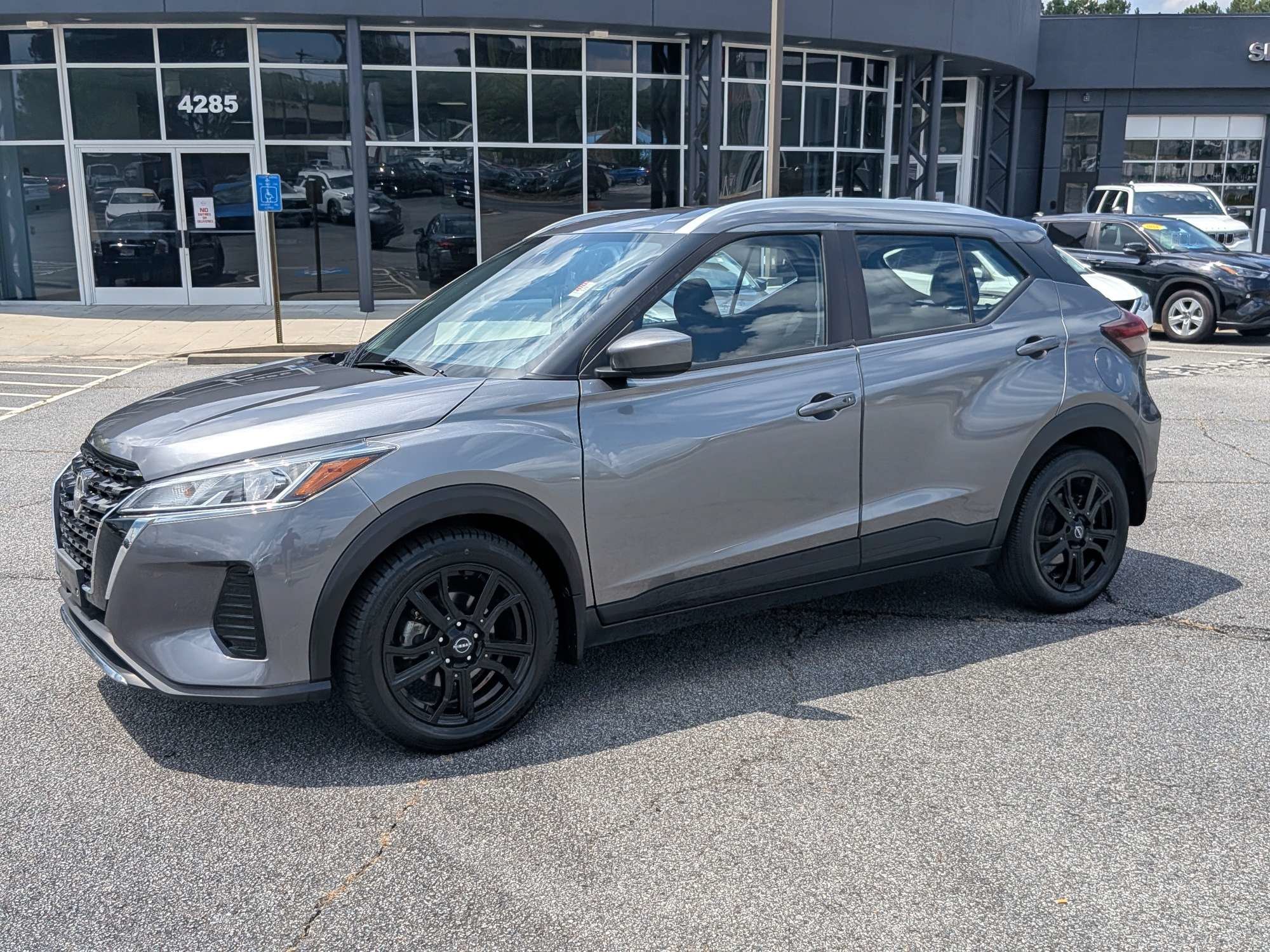 Used 2024 Gray Nissan SV image 7