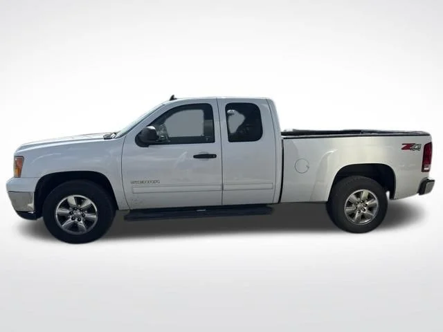 Used 2013 White GMC SLE image 11