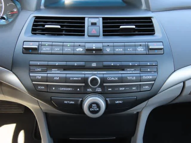 Used 2008 Alabaster Silver Metallic Honda  image 17