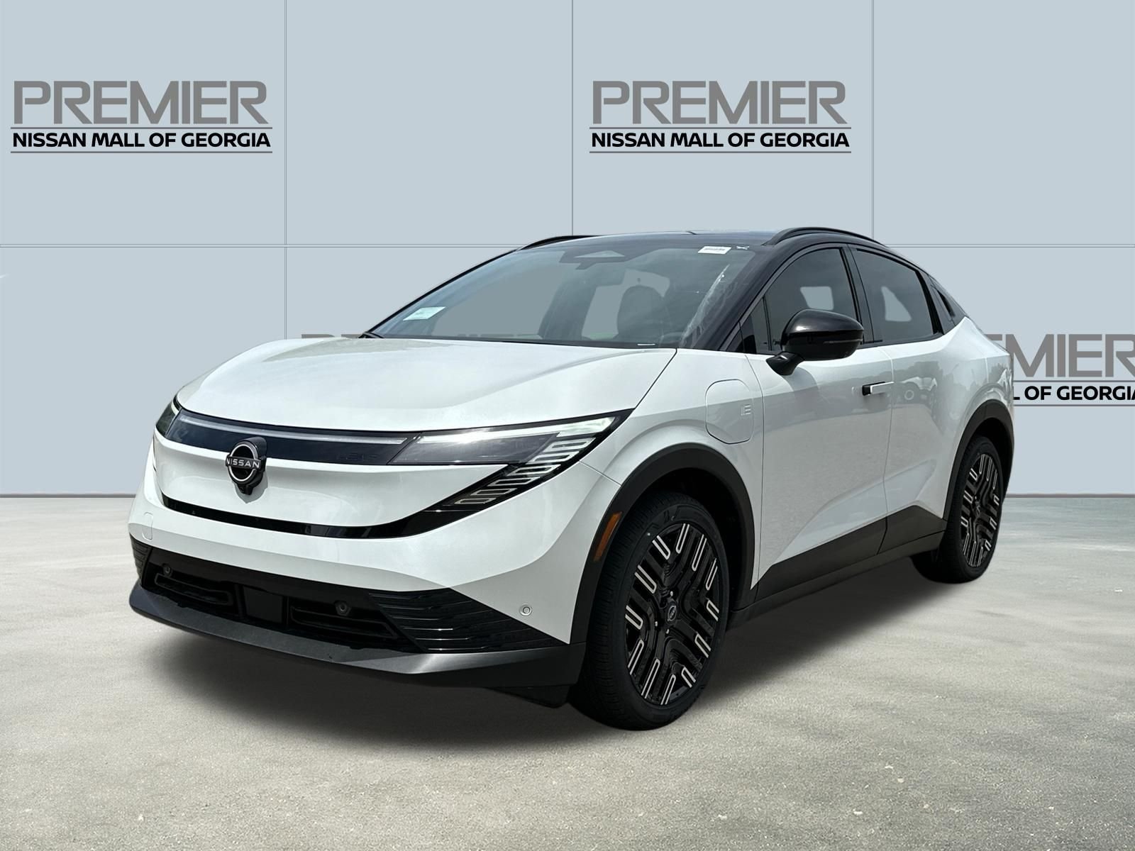 2026 Nissan Leaf Platinum+'s photo