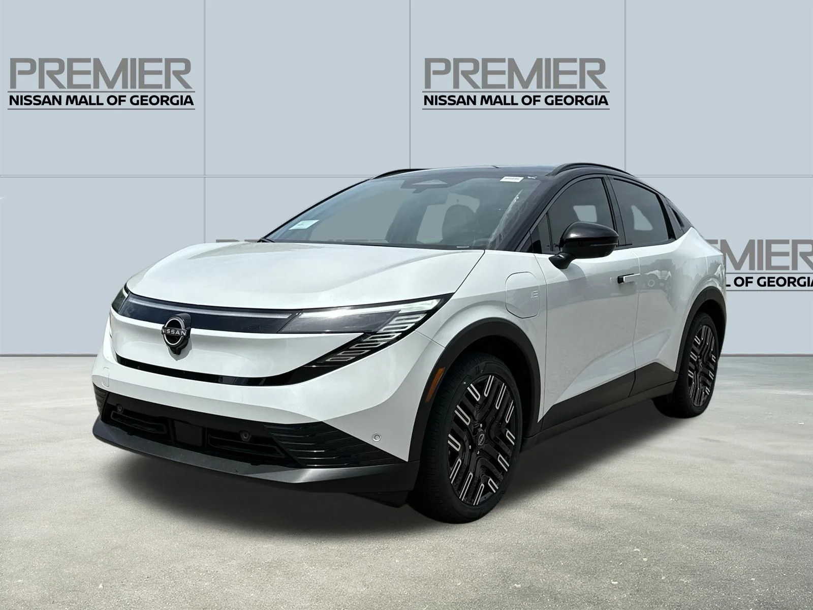 2026 Nissan Leaf Platinum+'s photo