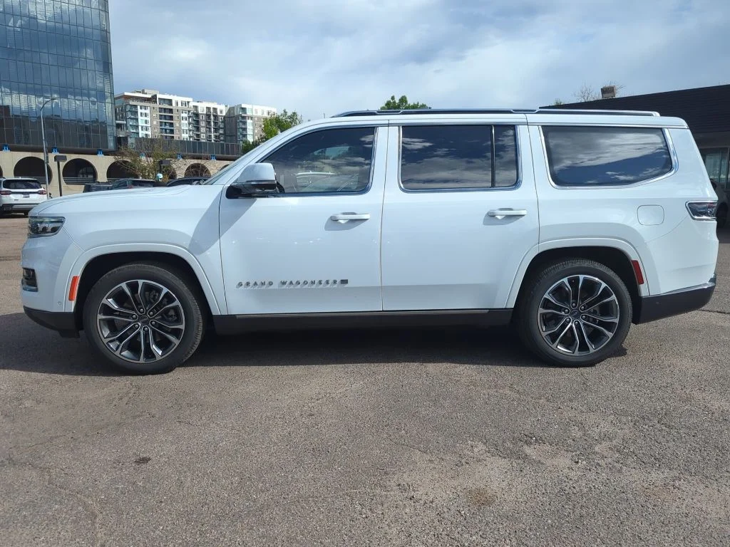 Used 2022 White Jeep Series III image 4