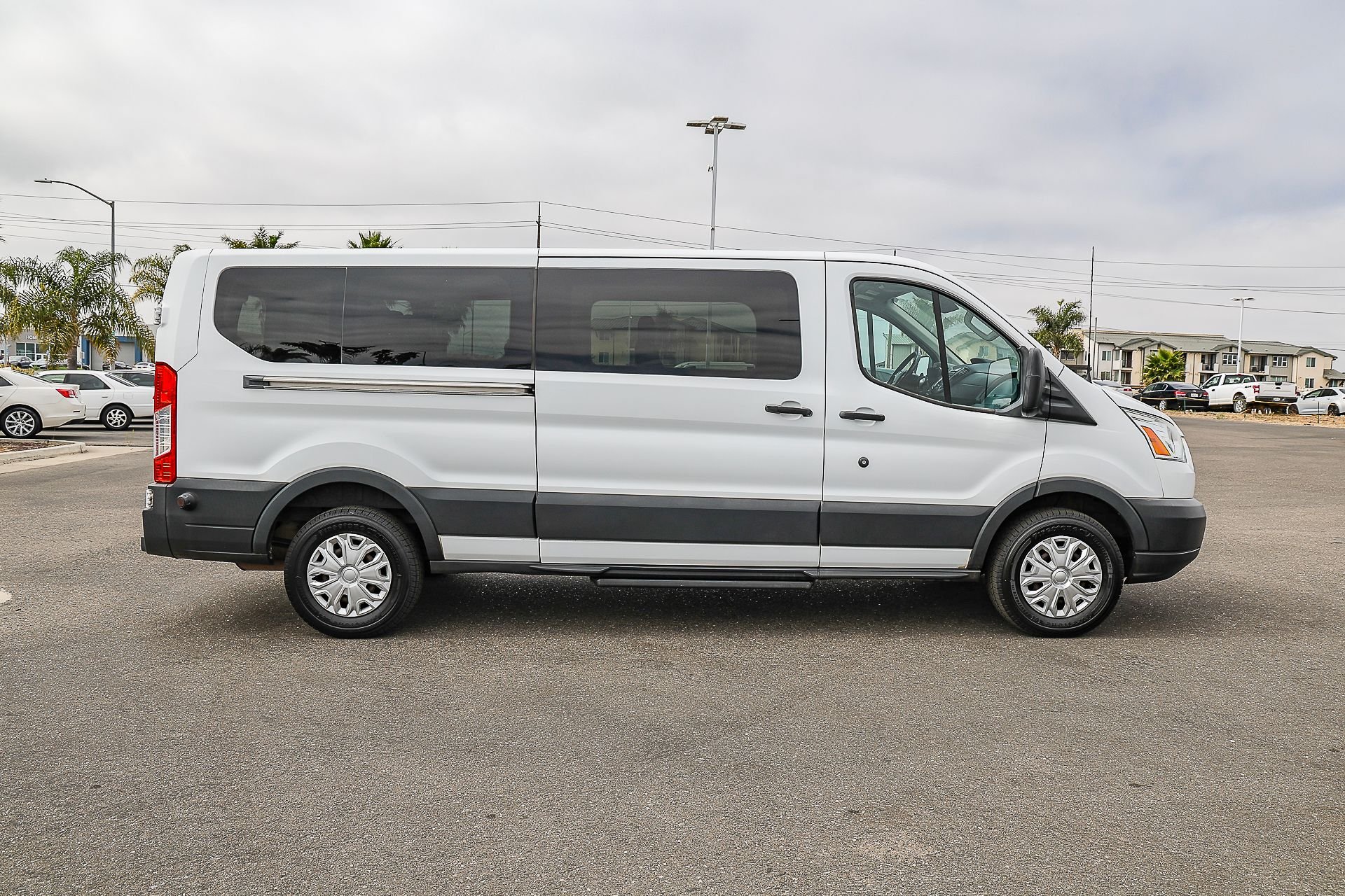 Used 2017 White Ford XLT image 3