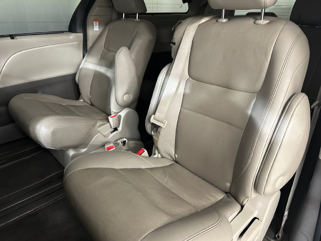 Used 2020 White Toyota XLE image 19