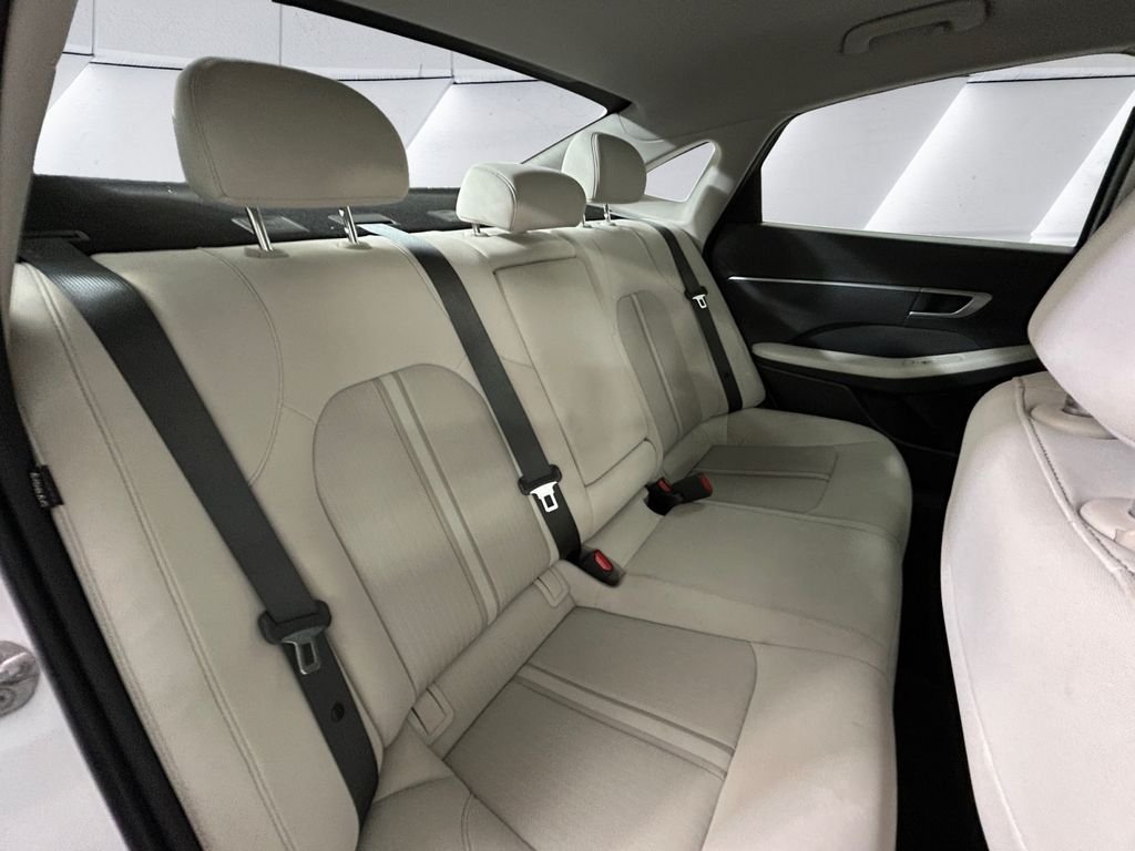 Used 2024 White Hyundai SEL image 16
