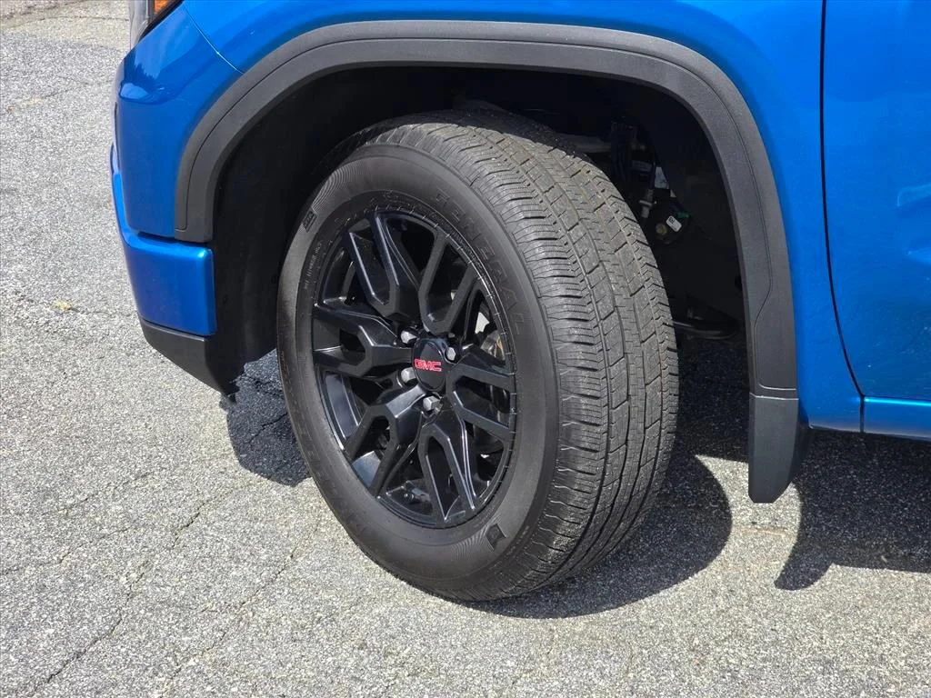 Used 2023 Blue GMC Elevation image 29