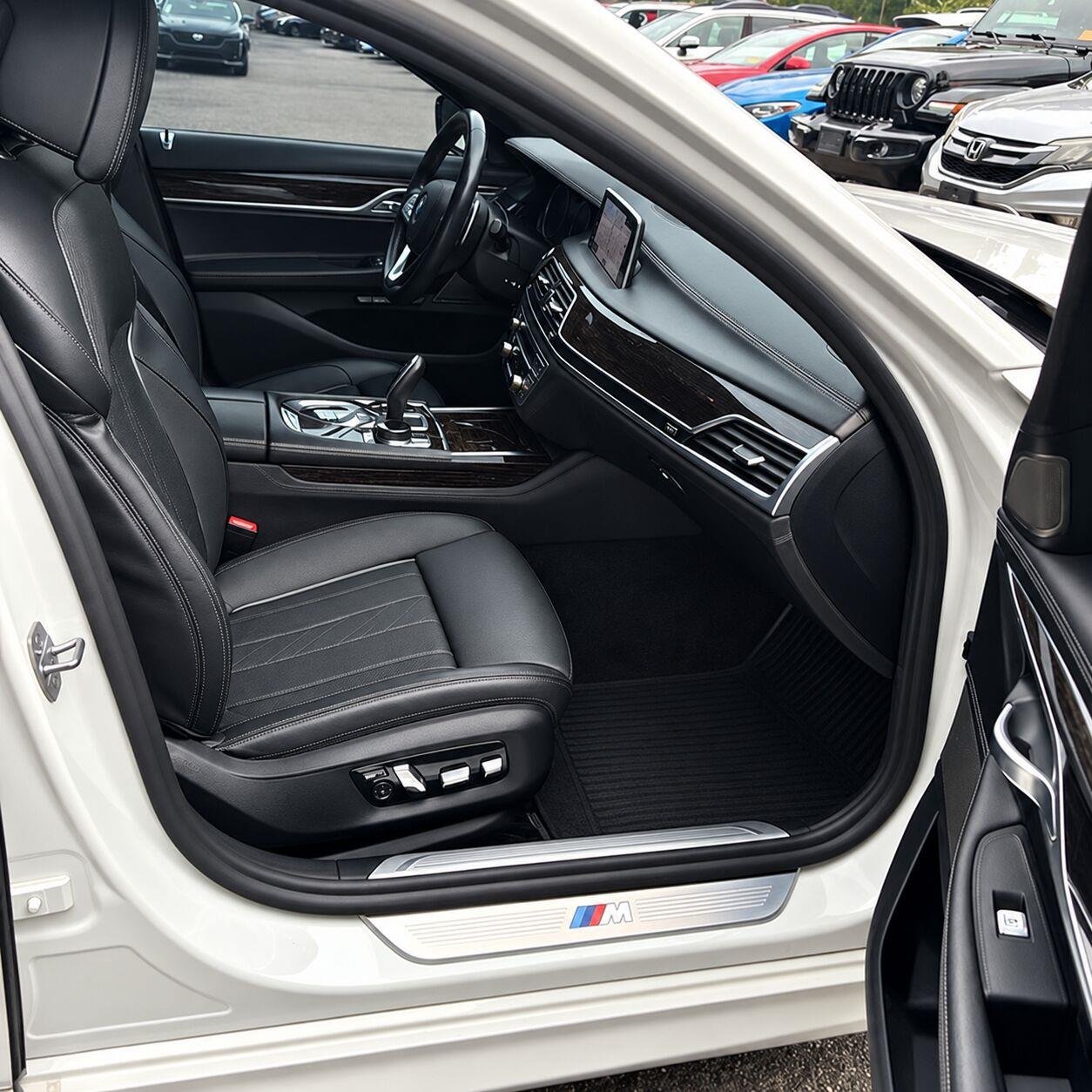 Used 2018 Alpine White BMW 750i xDrive image 10