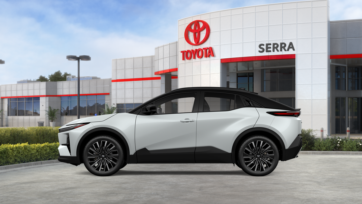 New 2026 Wind Chill Pearl with Midnight Black Metallic roof Toyota XSE image 5