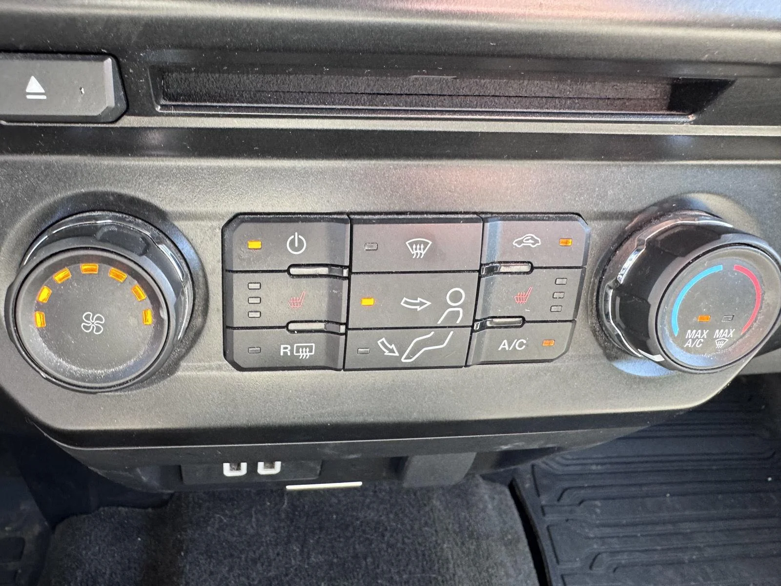 Used 2017 Shadow Black Ford XLT image 18