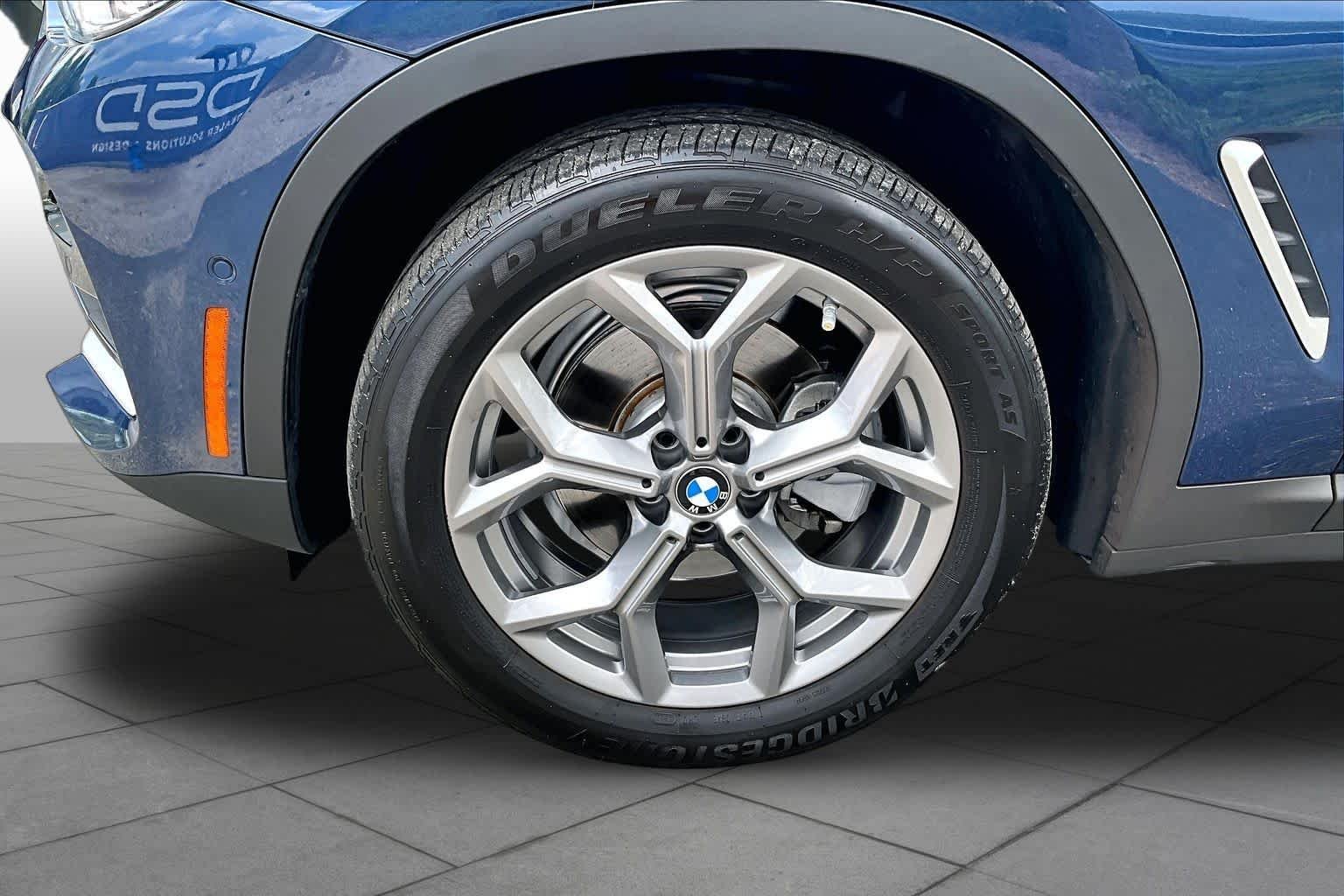 Used 2021 Phytonic Blue Metallic BMW xDrive30i image 11