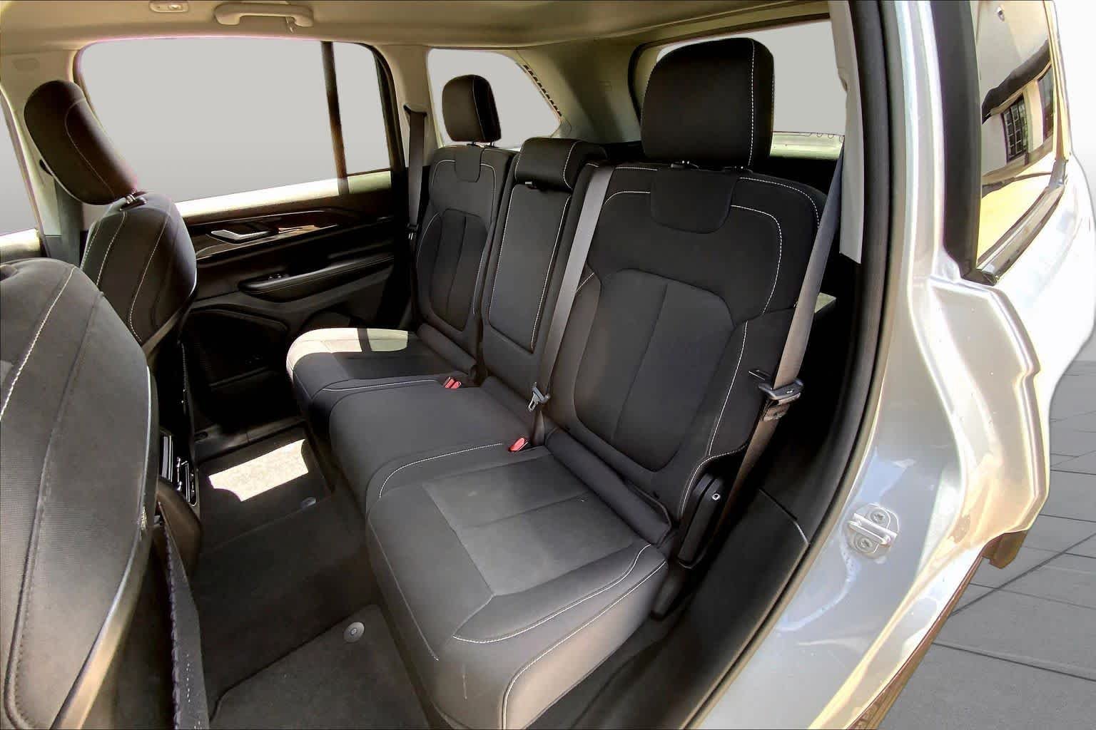 Used 2023 Silver Zynith Jeep Laredo image 20