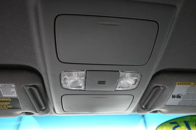 Used 2015 White Toyota Base image 37