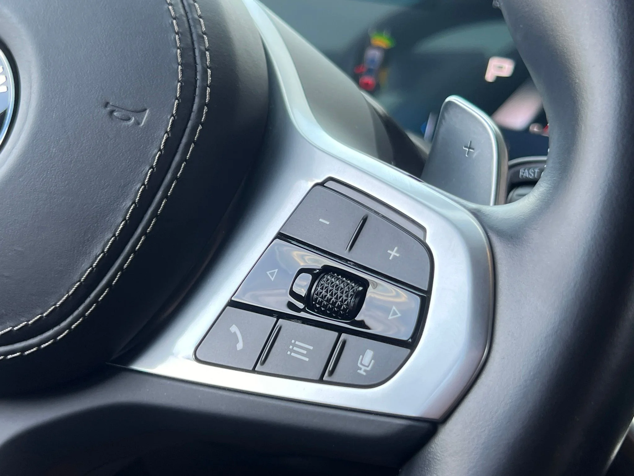 Used 2024 Gray BMW M60i image 27