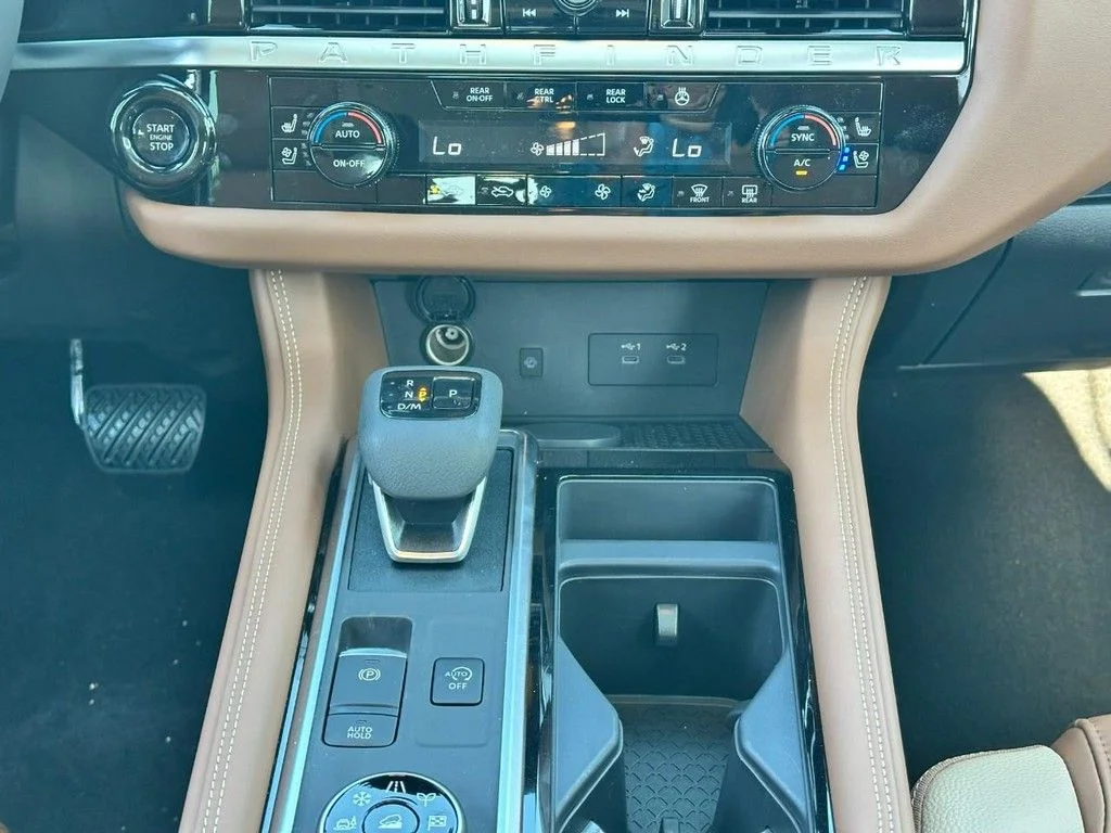 New 2026 Everest White Pearl TriCoat / Super Black Two-tone Nissan Platinum image 10