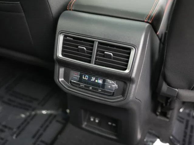 New 2026 Opal White Pearl Volkswagen 2.0T Peak Edition image 32