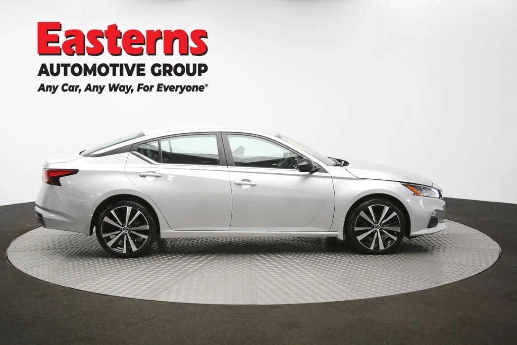 Used 2022 Silver Nissan 2.5 SR image 41