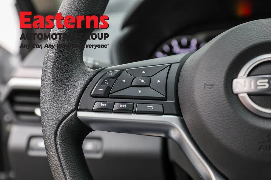 Used 2023 Silver Nissan 2.5 SV image 15