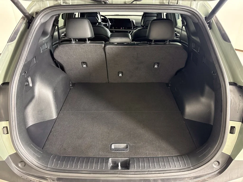 Used 2023 Green Kia X-Line image 21