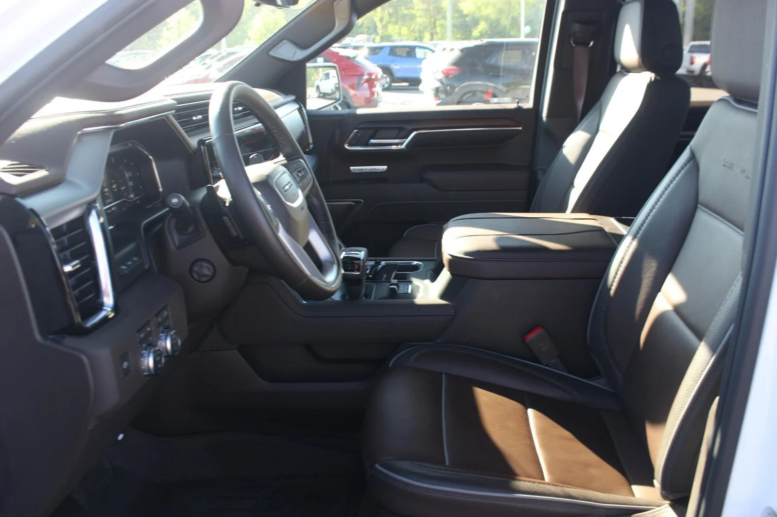 Used 2025 White Frost Tricoat GMC Denali image 16