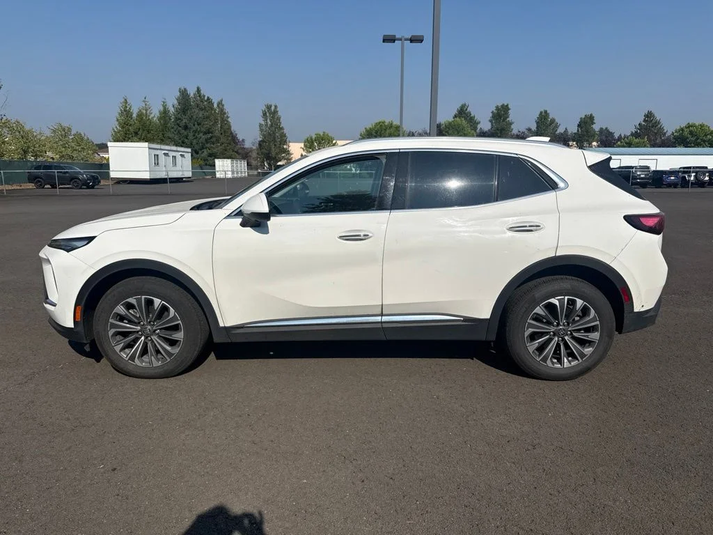 Used 2024 Summit White Buick Preferred image 4